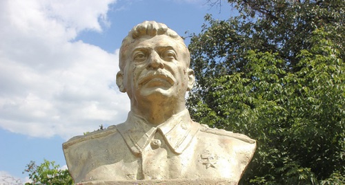 Бюст Сталина. Фото: http://progorod58.ru/news/view/79651