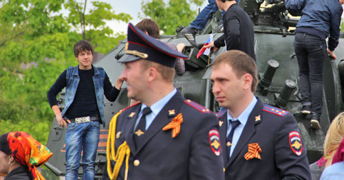 Сотрудники полиции на праздновании Дня Победы в Грозном. 9 мая 2015 г. Фото Магомеда Магомедова для "Кавказского узла"