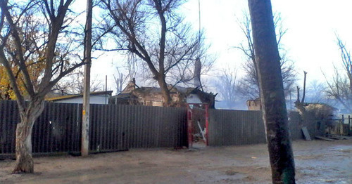 Дом сгорел в результате спецоперации в Калмыкии. 17 ноября 2015 г. Фото https://08.mvd.ru/news/item/6781423/