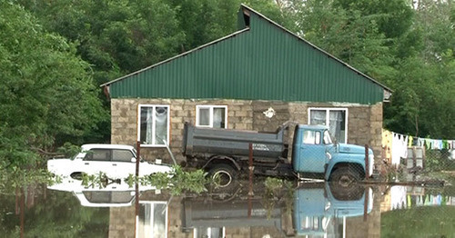 Дом, пострадавший в результате ливней. Адыгея, 25 мая 2015 г. Фото https://mvd.ru/news/item/1060861/