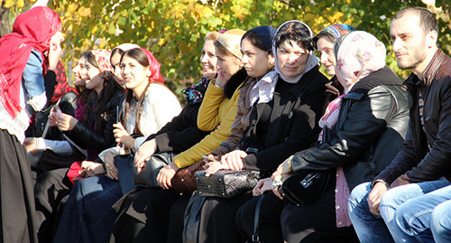 Женщины на улицах Грозного. Фото Магомеда Магомедова для "Кавказского узла"