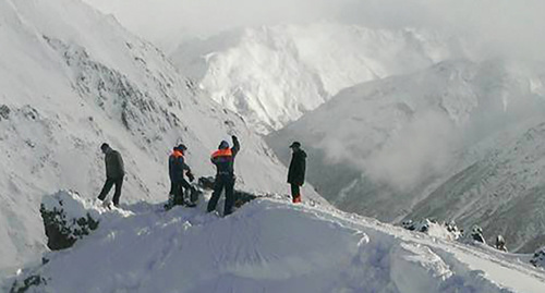 Поисково-спасательные работы на горе Эльбрус. Фото: https://www.facebook.com/pressmchskbr/?fref=ts