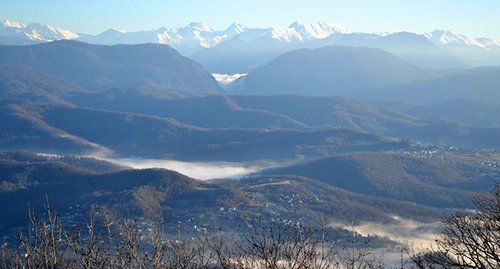 Вид с горы Ахун на горы Северного Кавказа. Фото Светланы Кравченко для "Кавказского узла"