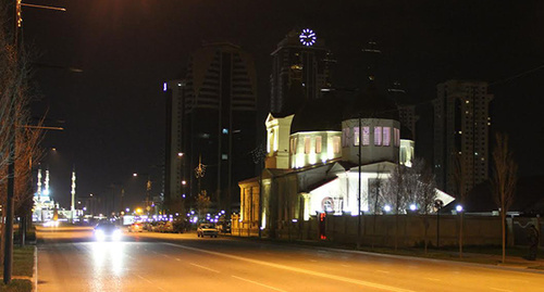 Улица Грозного ночью. Фото Магомеда Магомедова для "Кавказского узла"