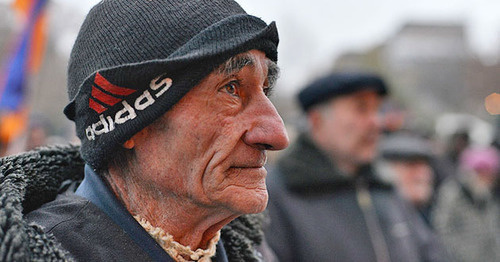 Пожилой мужчина. Ереван. Фото: © PAN Photo / Karo Sahakyan
