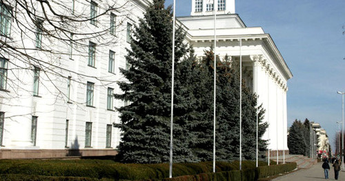 Здание парламента КБР. Фото: Vladimir Varfolomeev https://www.flickr.com/