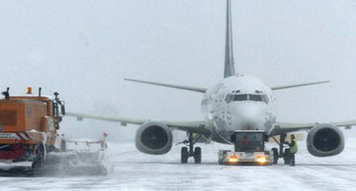 Снегопад в краснодарском аэропорту. Фото: http://kubnews.ru/news/17-02-2015-4199/