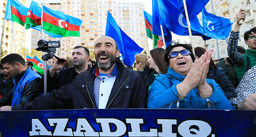 Участники митинга партии “Мусават”. Баку, 25 октября 2015 г. Фото Азиза Каримова для "Кавказского узла"