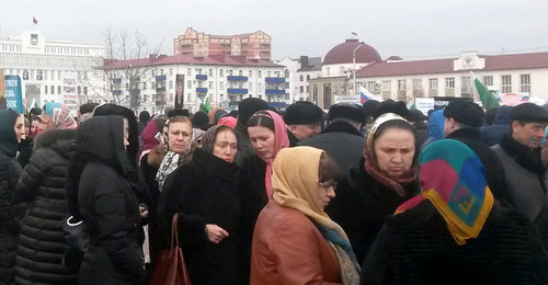 Участники митинга в поддержку Кадырова. Грозный, 22 января 2016 г. Фото Николая Петрова для "Кавказского узла"