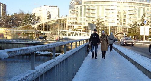 Гололед на мосту. Фото Светланы Кравченко для "Кавказского узла"