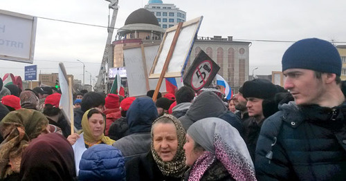 Участники митинга в поддержку Кадырова. Грозный, 22 января 2016 г. Фото Николая Петрова для "Кавказского узла"
