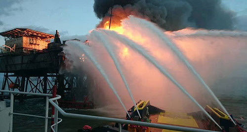 Пожар на платформе № 10 месторождения "Гюнешли" в Каспийском море. Фото: http://minval.az/news/123519522