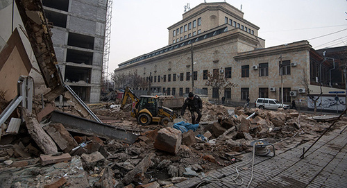 Разрушение старого здания на улице Арама 30 в Ереване. Фото © Sputnik/ Асатур Есаянц, http://www.sputnikarmenia.ru/armenia/20160218/2019470.html