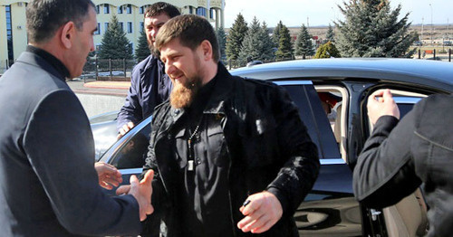Юнус-Бек Евкуров и Рамзан Кадыров (справа) во время встречи. Магас, 21 февраля 2016 г. Пресс-служба Главы и Правительства РИ