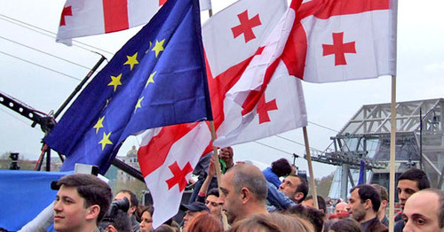 Флаги Грузии и Евросоюза. Фото Эдиты Бадасян для "Кавказского узла"