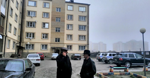 Дом, в котором находится квартира Сводной мобильной группы. Ингушетия, 10 марта 2016 г. Фото предоставлено Джамбулатом Оздоевым, уполномоченным по правам человека в республике Ингушетия