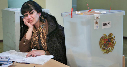 Референдум по внесению изменений в конституцию Армении: Подсчет голосов. 6 декабря 2015 г.
Фото: / © PAN Photo / Vahan Stepanyan