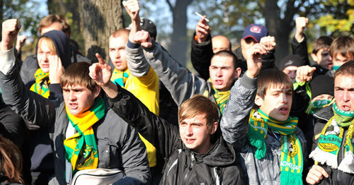 Фанаты футбольного клуба "Кубань". Фото © Александр Крачунов https://www.yuga.ru/news/384684/
