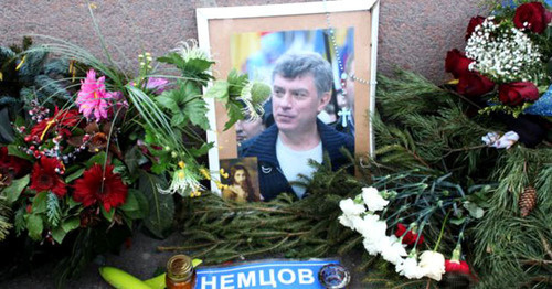 Место убийства Бориса Немцова на Большом Москворецком мосту в Москве. Февраль 2016 г. Фото: Mumin Shakirov (RFE/RL)