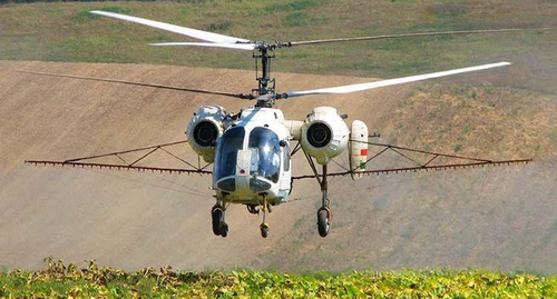Вертолёт во время сельхозработ. Фото: http://www.vertopedia.ru/items/gallery/485
