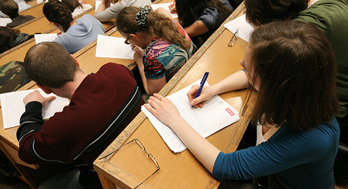 Студенты на занятих. Фото: © Sputnik/ Александр Кряжев, http://sputnik-georgia.ru/society/20160416/231168031/Totalnyj-diktant-projdet-v-Tehnicheskom-universitete-Gruzii.html