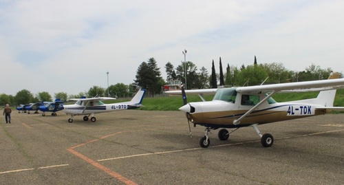Аэропорт Телави (на фото) способен принимать и отправлять только легкомоторные самолеты типа Cessna 152. Телави, 25 апреля 2016 г. Фото: http://www.ssu.edu.ge/ge/item/405-ii