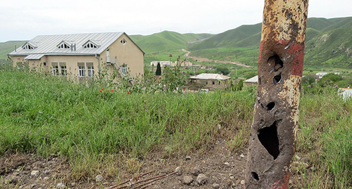 Следы обстрела в селе Талиш, НКР. Фото Алвард Григорян для "Кавказского узла"