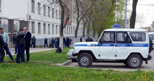 Машина полиции возле Северо-Кавказского окружного военного суда. Фото Олега Пчелова для "Кавказского узла"
