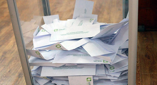 Урна для голосования на промежуточных выборах в муниципальные собрания в Грузии. Фото: https://www.facebook.com/CentralElectionCommissionOfGeorgia