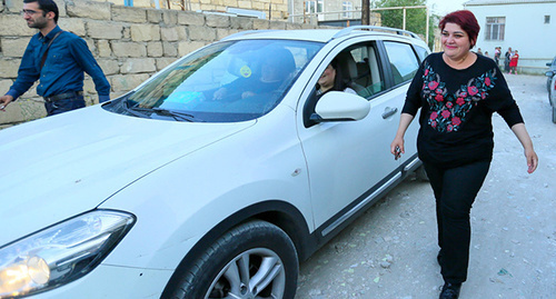  Хадиджа Исмайлова перед встречей с близкими. Фото Азиза Каримова для "Кавказского узла"