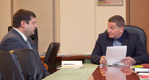 Глава Городищенского района Эдуард Кривов (слева) и Андрей Бочаров. Фото: Volganet.ru