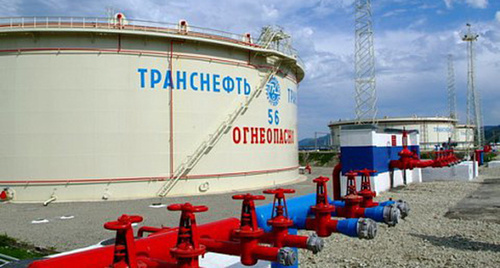 Нефтеналивные баки компании "Транснефть" Фото с сайта neftegaz.ru