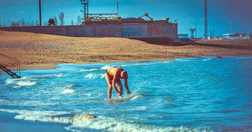 Пляж Махачкалы. Фото: Айдин Исаев http://odnoselchane.ru/