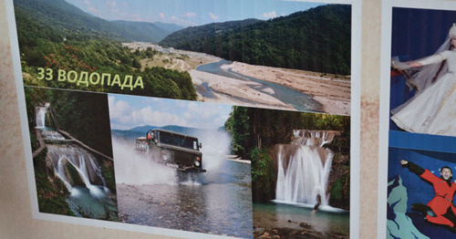 Рекламный плакат для посещения экскурсионного маршрута "33 водопада". Сочи. Фото Светланы Кравченко для "Кавказского узла"
