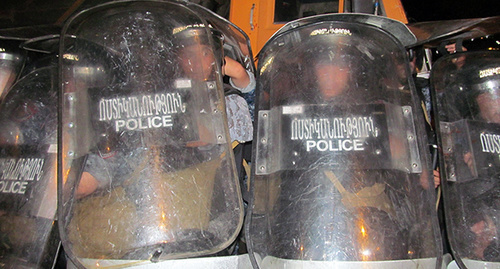 Сотрудники полиции во время столкновения с участниками акции протеста. Ереван, 20 июля 2016 г. Фото Тиграна Петросяна для "Кавказского узла"