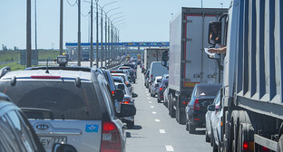 Власти Кубани после жалоб дальнобойщиков сняли запрет на движение днем фур аграриев