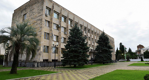 Здание кабинета министров Абхазии. Фото: © Sputnik.Томас Тхайцук http://sputnik-abkhazia.ru/Abkhazia/20160823/1019379576.html