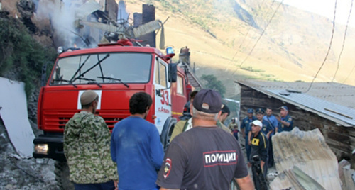 Ликвидация пожара в селении Мокок в Дагестане. Фото: http://05.mchs.gov.ru/pressroom/news/item/4061963/