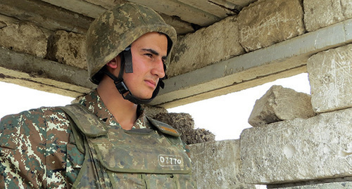 Солдат Армии обороны Нагорного Карабаха на боевом посту. Июнь 2016 года. Фото Алвард Григорян для "Кавказского узла"