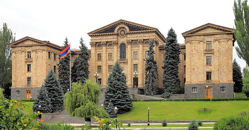 Здание Национального собрания Армении. Фото: Wikipedia/Marcin Konser/Wikimedia Commons