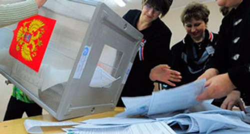 Подсчёт голосов. Фото: http://bloknot-stavropol.ru/news/nablyudateli-poymali-predsedatelya-na-vbrose-golos-781340