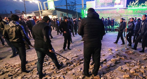 Участники массовых беспорядков в Нардаране. Фото Азиза Каримова для "Кавказского узла"