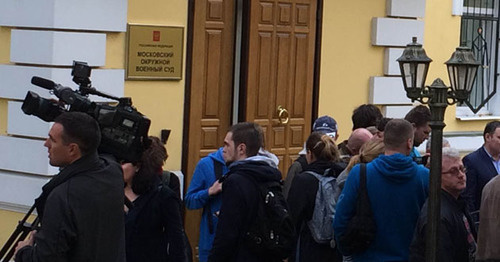 Журналисты возле здания Московского окружного суда. Москва, 3 октября 2016 г. Фото Юлии Буславской для "Кавказского узла"