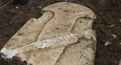  Каменное извояние обнаруженный  вблизи села Нор Кармирован  в Мартакертском районе Нагорного Карабаха