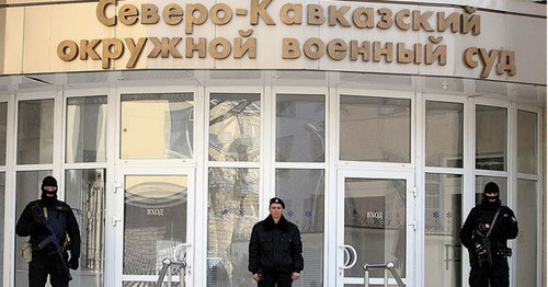 Вход в здание Северо-Кавказского окружного военного суда. Фото http://www.riadagestan.ru/