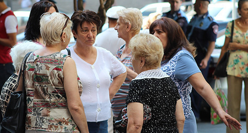Экс-сотрудники "Наирита" перед правительственным зданием. Ереван, 15 сентября 2016 г. Фото Тиграна Петросяна для "Кавказского узла"