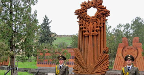 В Талише установлен камень-крест погибшим в апрельской войне добровольцам. Нагорный Карабах, 29 октября 2016 г. Фото Алвард Григорян для "Кавказского узла"