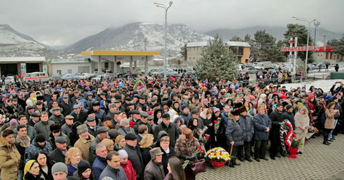 Митинг, посвященный 73-й годовщине депортации карачаевского народа. Карачаевск, 2 ноября 2016 г. Фото http://www.riakchr.ru/