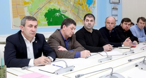 Махачкалинские чиновники на встрече с мэром 4 ноября. Фото: Mkala.ru