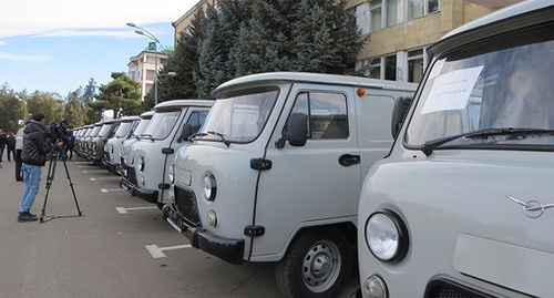  В дар сельским общинам Нагорного Карабаха переданы 13 автомашин марки УАЗ,от министерства  экономики Армении. Степанакерт. 5 ноября 2016 год.